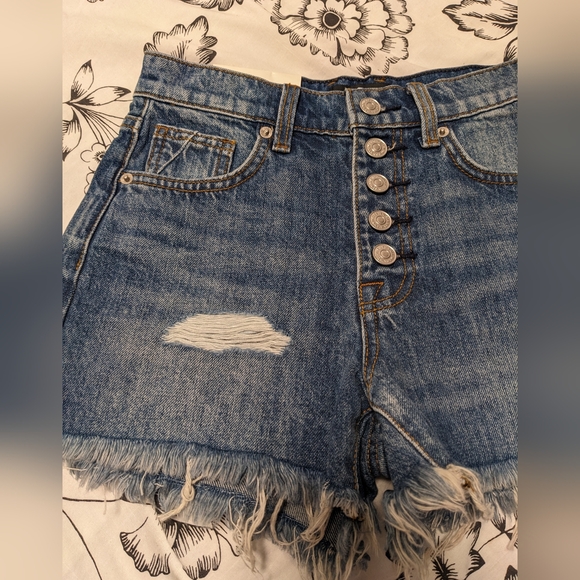 7 for all Mankind Monroe Cutoff Shorts, Size 23 - Picture 4 of 8